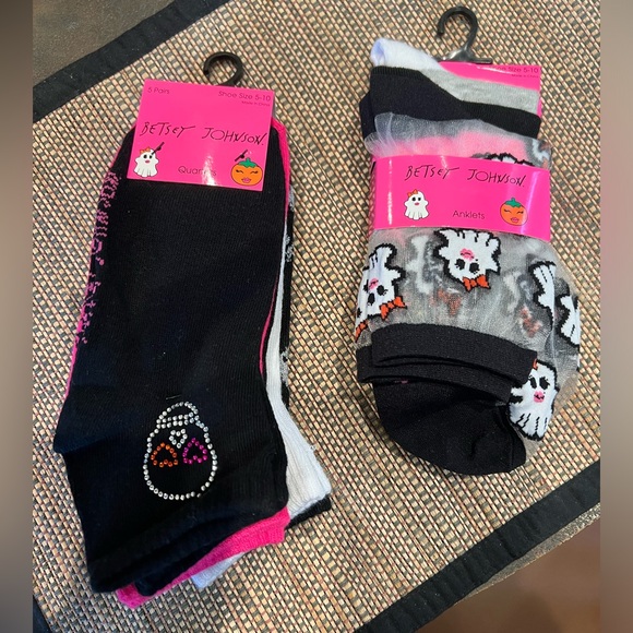 Betsey Johnson Other - Betsey Johnson NWT 8 Pairs of Spooky Assortment of Halloween Ghost Skulls Socks